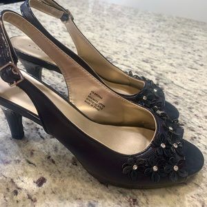 Karen Scott Navy pumps